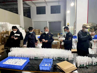厦门海沧查处假冒次氯酸消毒剂窝点 成品超3万瓶、散装近1吨的背后警示